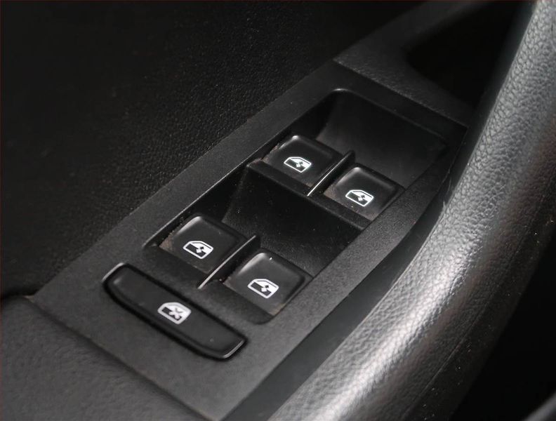 Škoda Octavia (2015) RS 2.0 TSI, Automat - fotka 18 z 22