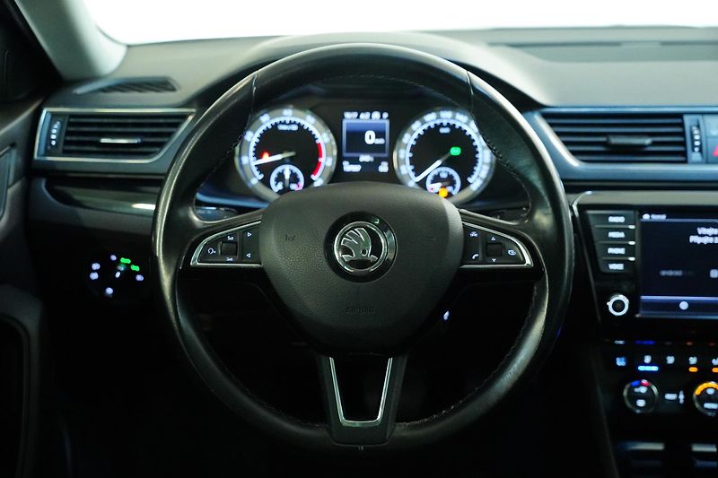 Škoda Superb - fotka 19 z 30