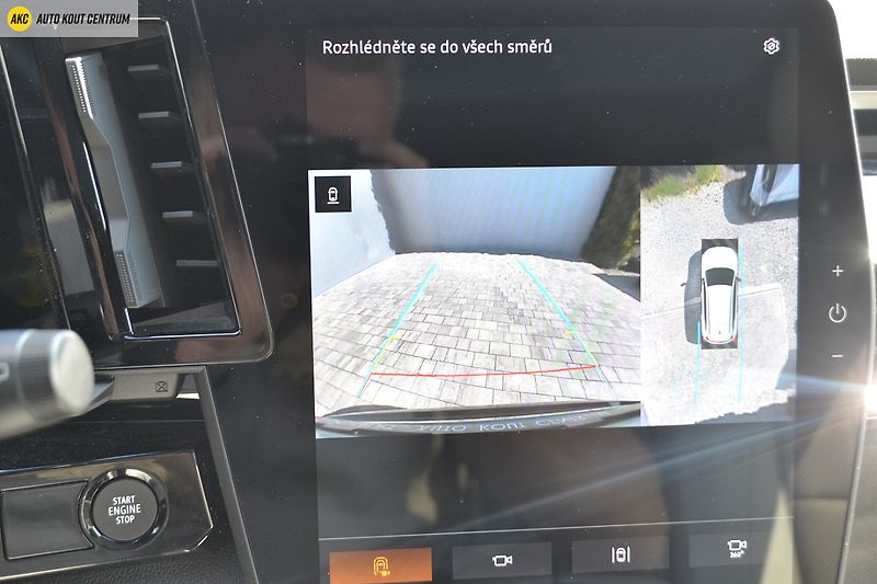 Renault Espace ICONIC E-TECH FULL HYBRID 200k - fotka 61 z 78