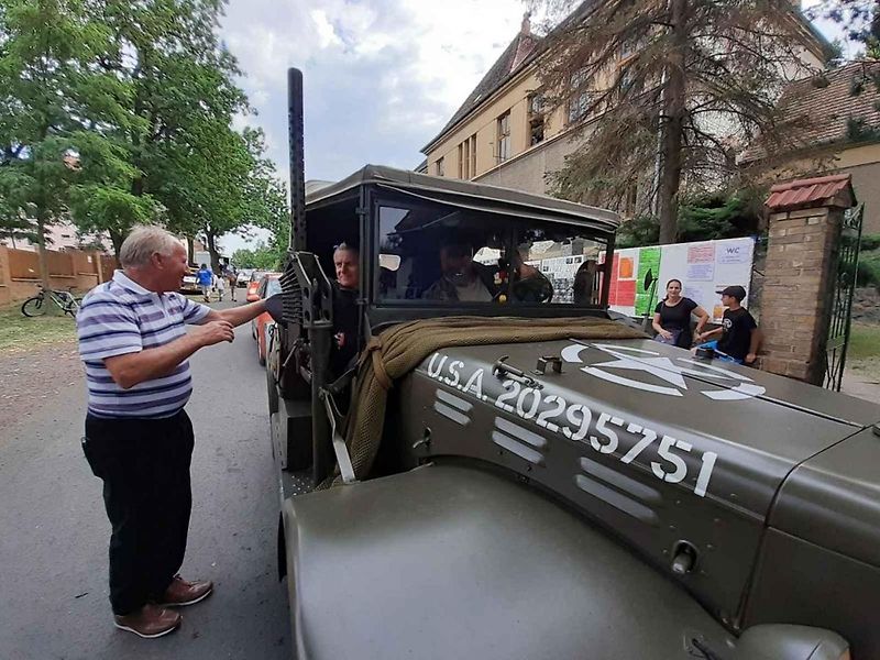 Do Hříškova dorazil na jubilejní veteránský sraz rekordní počet vozidel.
