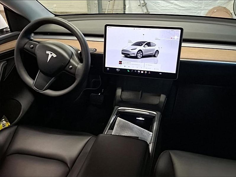 Tesla Model Y (2023) Long Range AWD – 514 HP - fotka 5 z 6