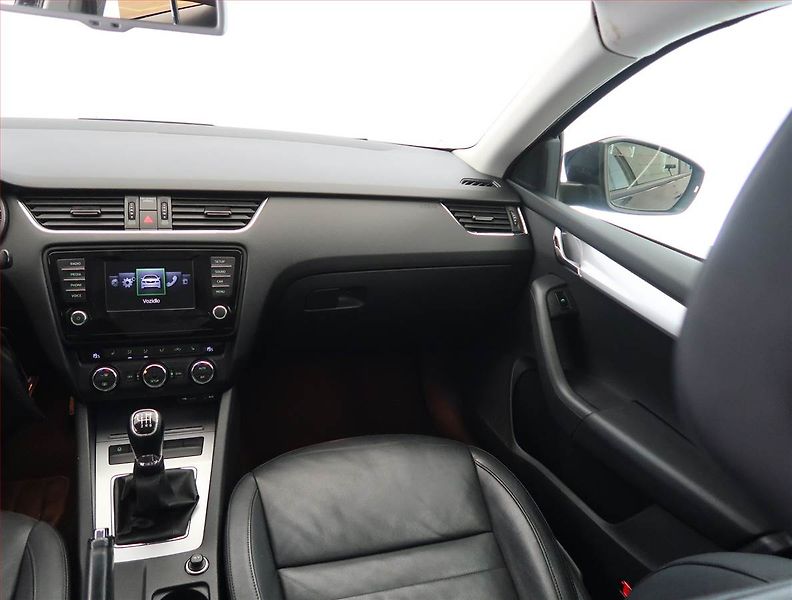 Škoda Octavia (2013) 1.4 TSI, Serv.kniha, Kůže - fotka 8 z 21