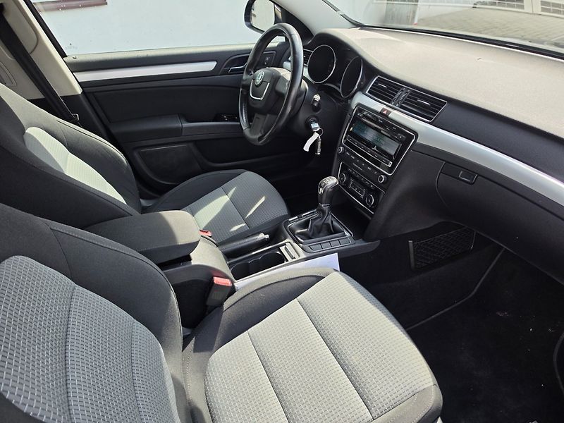 Škoda Superb (2011) 2.0 TDI Serviska Rozvody - fotka 15 z 27