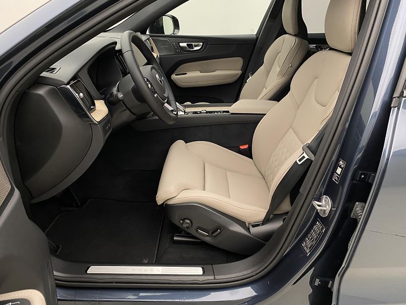Volvo XC60 T6 AWD DARK PLUS AUT CZ - fotka 3 z 59