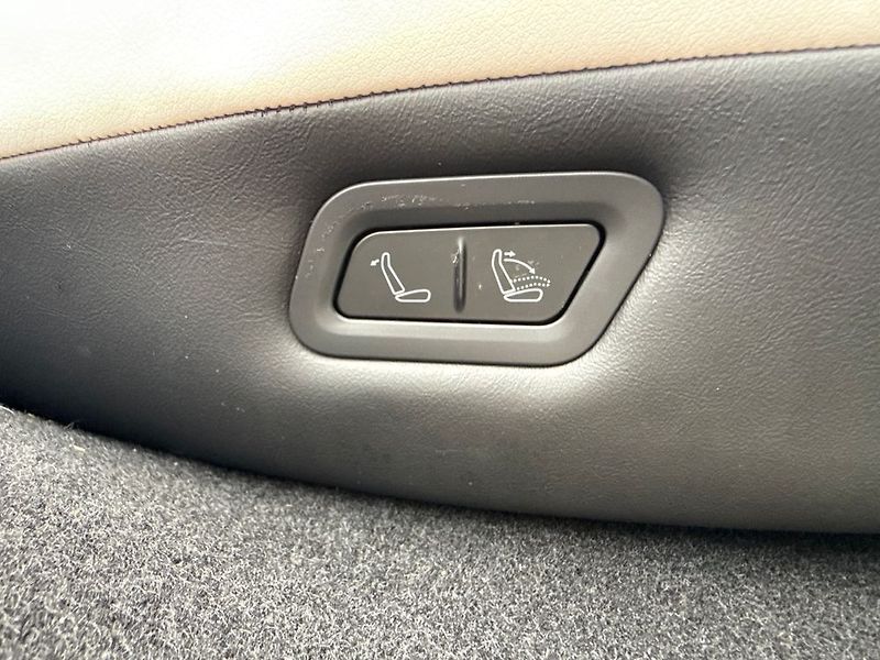 Tesla Model Y (2025) - fotka 49 z 76