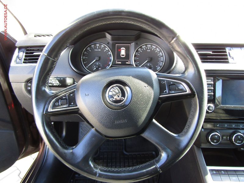Škoda Octavia (2014) 1.6 TDi, Style, bixen - fotka 18 z 20
