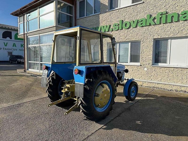 Zetor 3011, vyráběný od roku 1960 (sériově 1962–1967) v Brně, byl průkopnickým modelem unifikované řady československých traktorů.