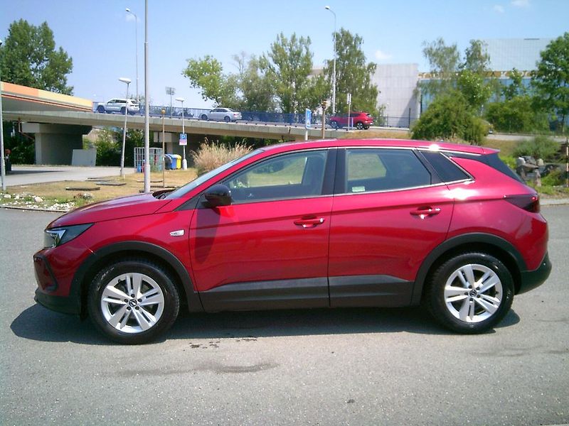Opel Grandland (2022) 1.2 96kW ,KOUPENO ČR,1.MAJITEL - fotka 2 z 14
