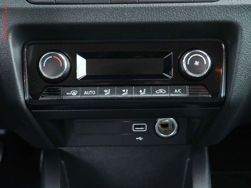 Škoda Fabia (2020) 1.0 TSI, ČR, LED, AC, kamera - fotka 13 z 16