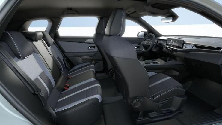 Opel Grandland (2026) Edition hybrid 1,2 Turbo 145k - fotka 6 z 7