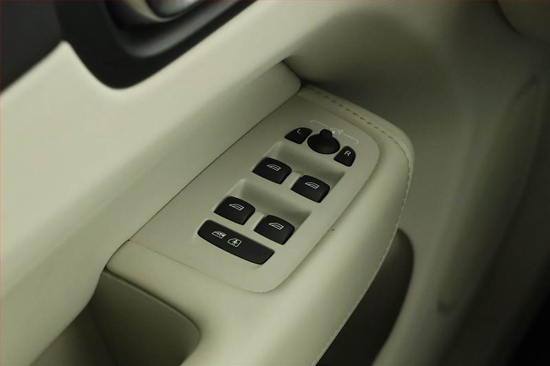 Volvo XC60 (2024) B4 AWD - fotka 17 z 19