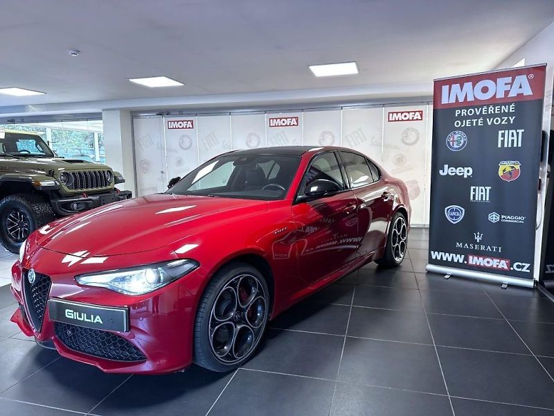 Alfa Romeo Giulia (2022) 2.0T 280k AT8 ZF Q4 4x4 Veloce - fotka 3 z 22