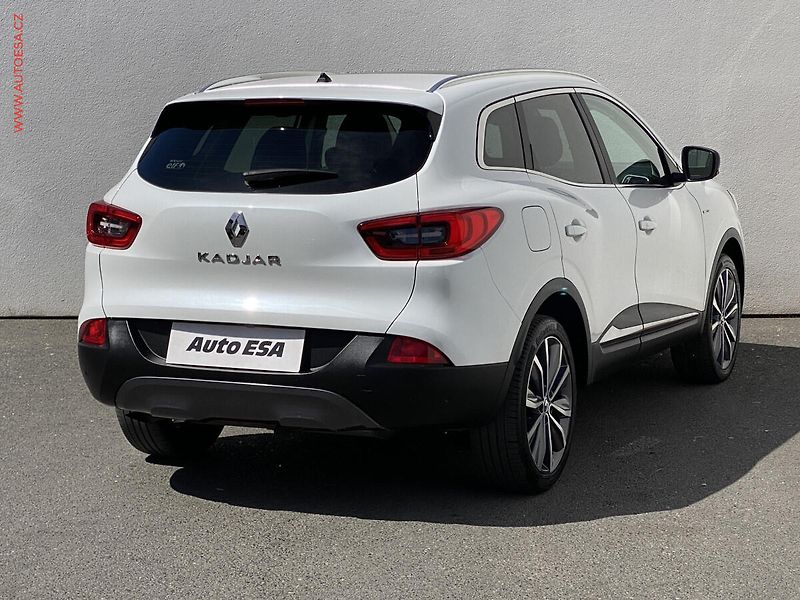 Renault Kadjar (2016) 1.2 TCe, BOSE, AT, LED, panor - fotka 4 z 18
