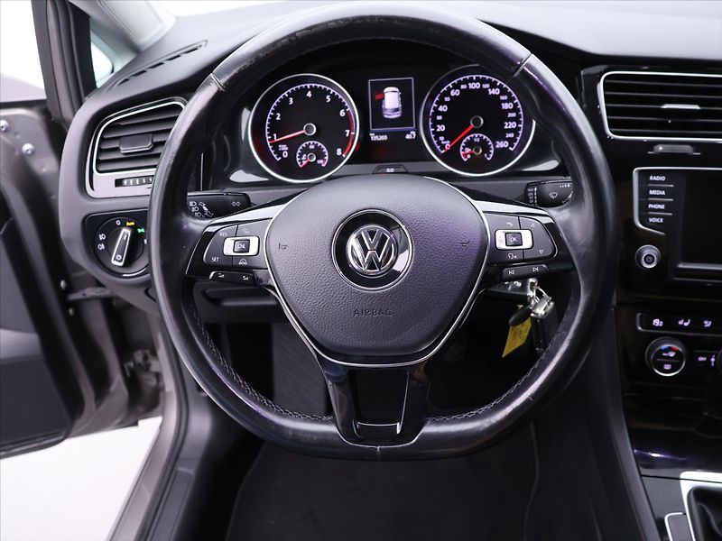 Volkswagen Golf 1,4 TSI 110kW Highline Navi - fotka 20 z 34