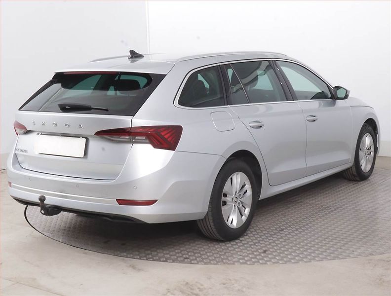 Škoda Octavia (2020) 1.5 TSI, Navi, Tempomat - fotka 5 z 15
