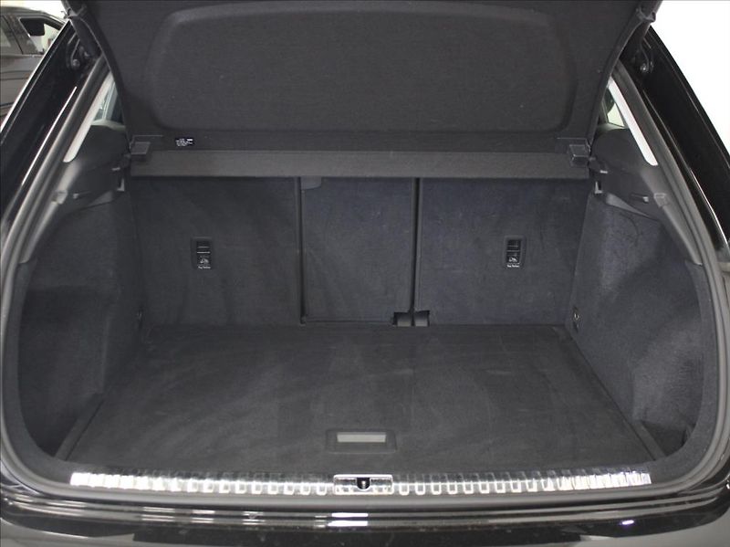 Audi Q3 2,0 TDi S-Line 54tkm. 1.maj.ČR - fotka 22 z 24