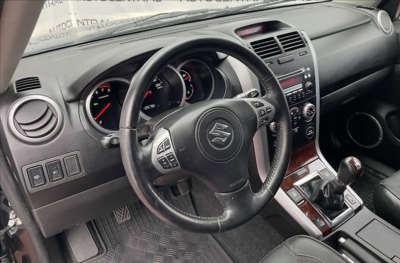 Suzuki Grand Vitara 2,0 i,103kW,4x4 - fotka 12 z 24