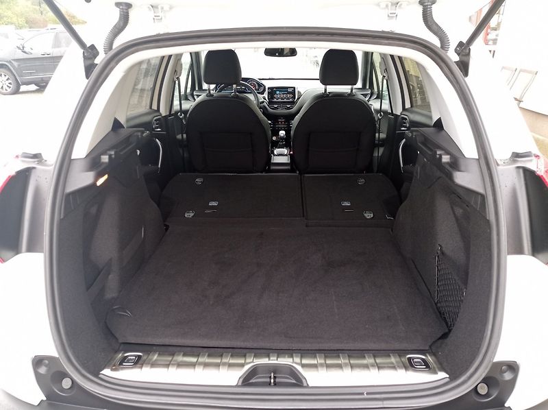 Peugeot 2008 1.5 75kW/Navi/1Maj/TOP - fotka 17 z 40