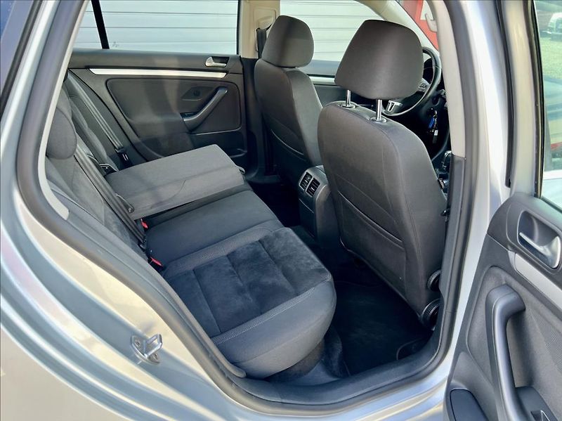 Volkswagen Golf 1,6 TDI  HIGHLINE*DSG*ZÁRUKA - fotka 19 z 40