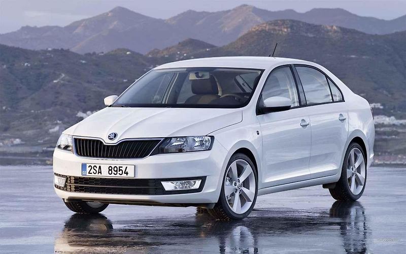 Škoda Favorit a Škoda Superb.
