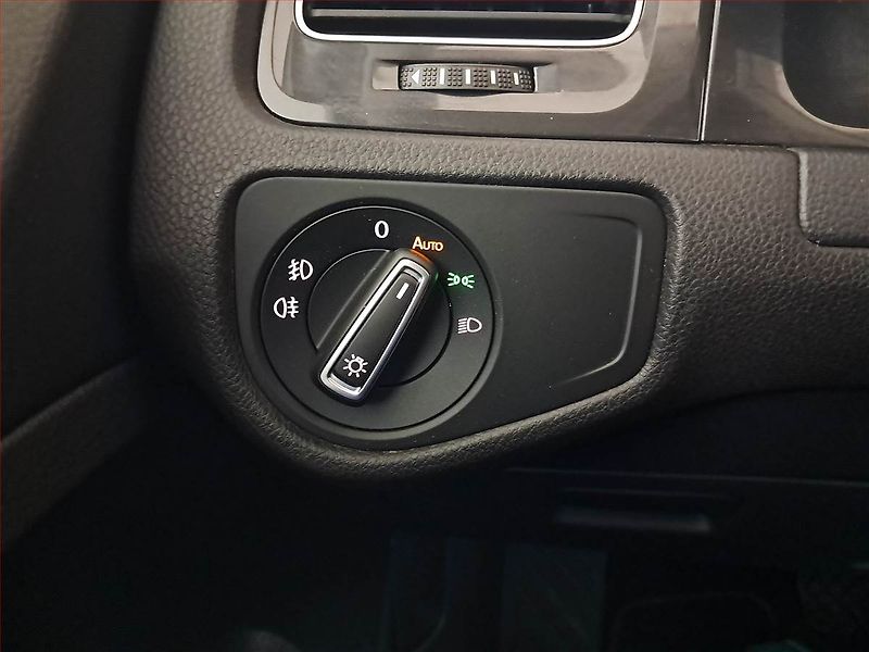 Volkswagen Golf (2017) 2.0 TDI, 4X4, Automat, Navi - fotka 17 z 28