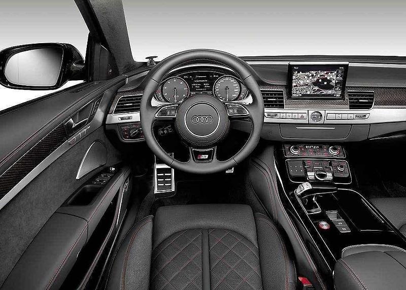 Audi S8 plus.