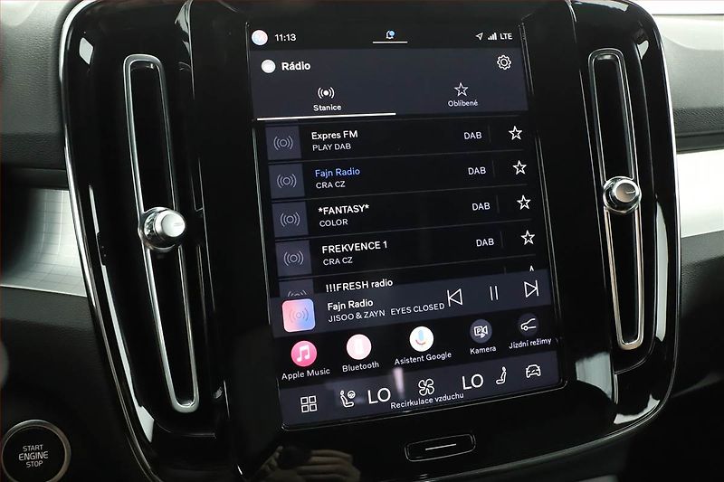 Volvo XC40 (2023) B3 - fotka 11 z 19