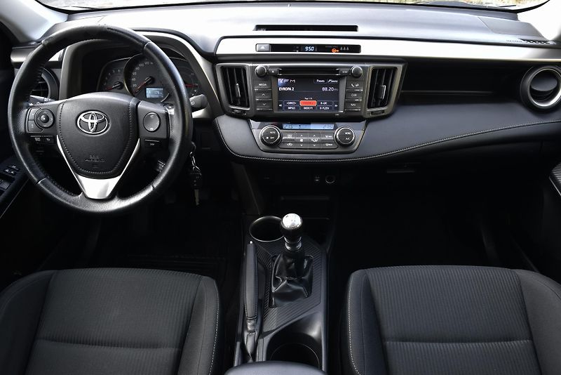 Toyota RAV4 2.2 D4-D AWD,XENONY,KAMERA,ČR - fotka 38 z 49