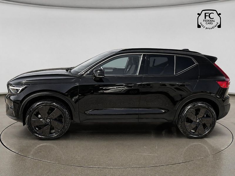 Volvo XC40 B3 FWD BE // 360 // kola - fotka 2 z 51