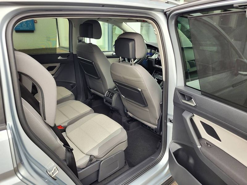 Volkswagen Touran 1.5 TSI DSG R-Line 7míst TAŽNÉ - fotka 44 z 50