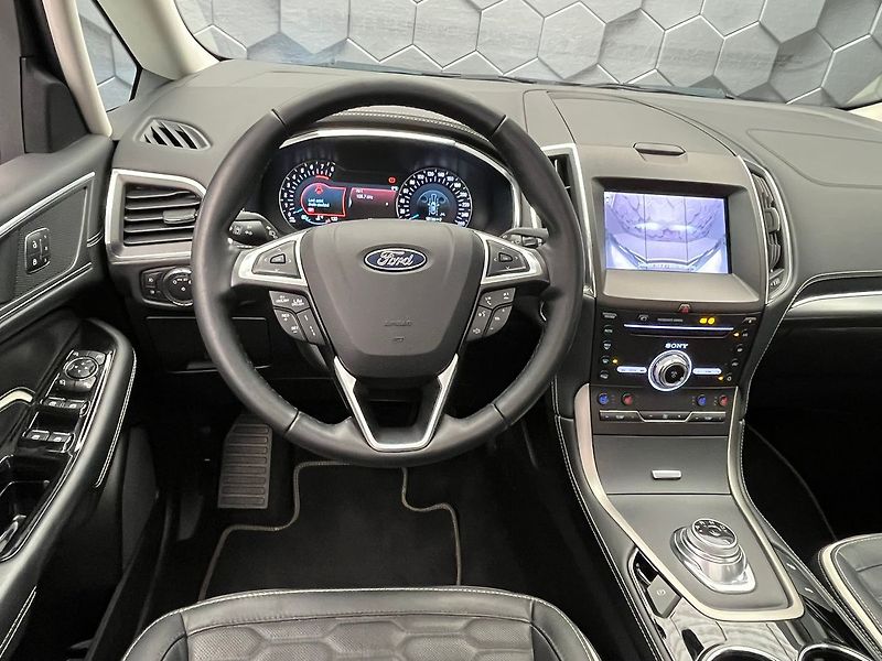 Ford S-MAX 2,5 FHEV Vignale 140KW  7 míst - fotka 9 z 57
