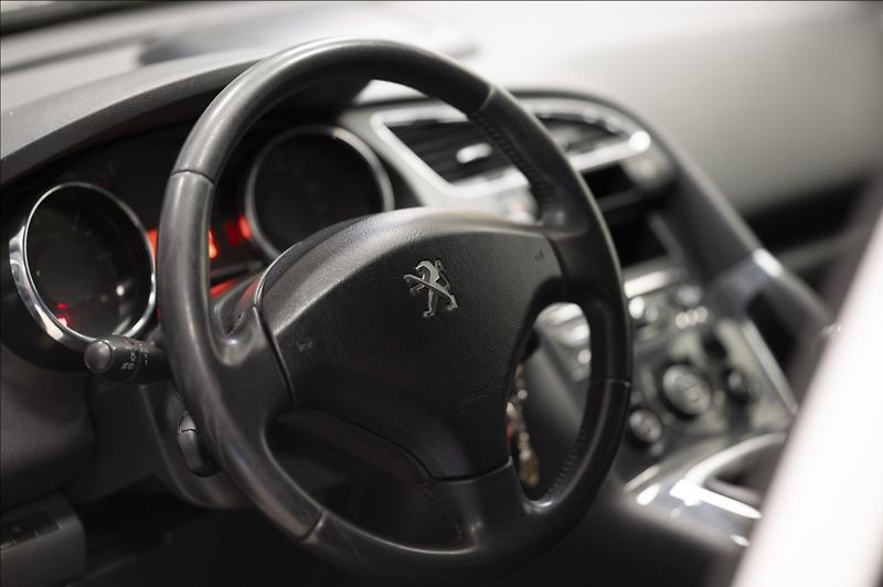 Peugeot 3008 2,0 HDI NAVIGACE TAŽNÉ - fotka 33 z 36