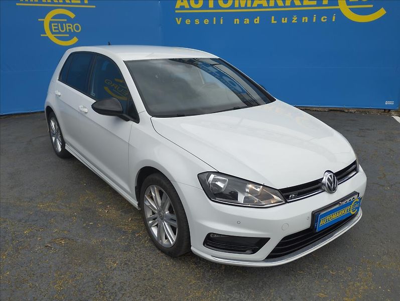 Volkswagen Golf 2,0 TDi 110KW R-Line - fotka 3 z 17