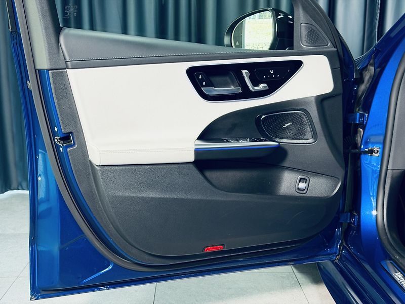Mercedes-Benz Třídy C (2022) 200*AMG*ZÁRUKA*TAŽNÉ*NAPPA - fotka 14 z 42