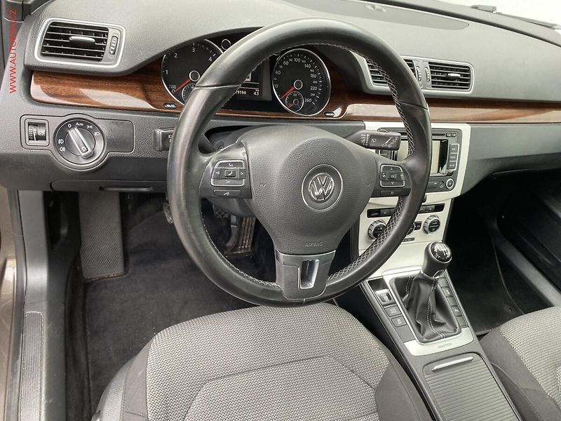 Volkswagen Passat (2014) 2.0 TDi 4x4, Comfortline - fotka 13 z 19