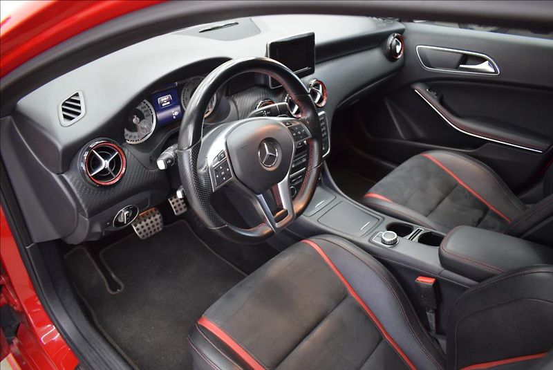 Mercedes-Benz Třídy A 2,0 i, 250 SPORT,aut,navi, - fotka 24 z 28