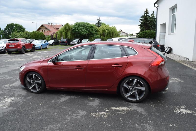 Volvo V40 (2016) 2.0i T2 90kw INSCRIPTION MANUÁ - fotka 12 z 48