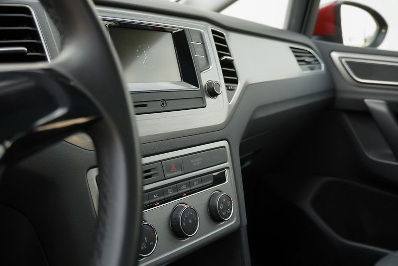 Volkswagen Golf Sportsvan 1.4 TSI - fotka 19 z 32