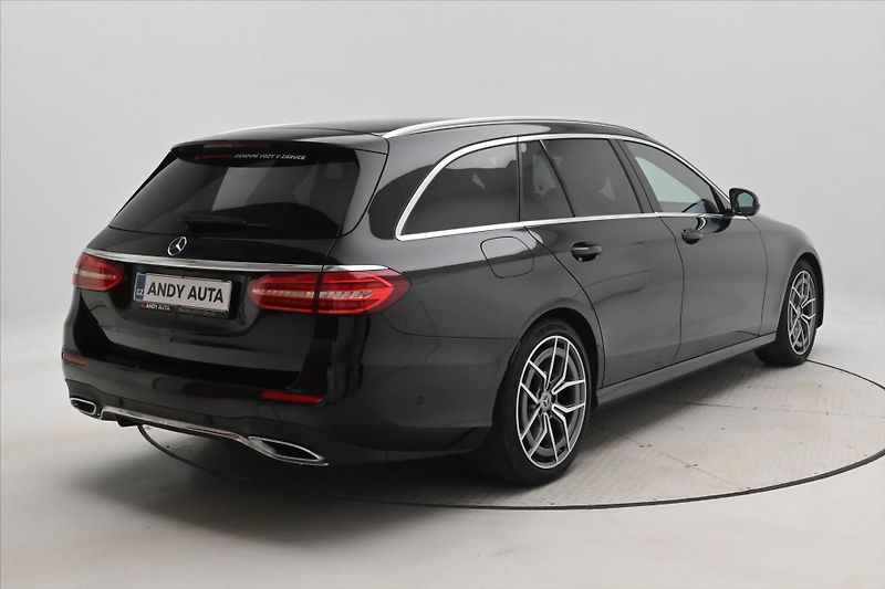 Mercedes-Benz Třídy E 2,0 220D 147kW 9G-TRONIC Záruk - fotka 5 z 30