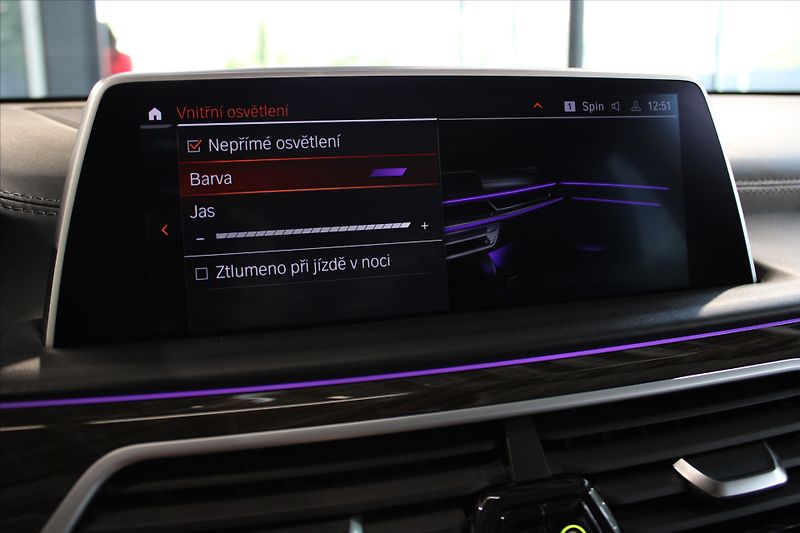BMW Řada 7 740d xDrive Masáž/NezTop/360°/ - fotka 25 z 37