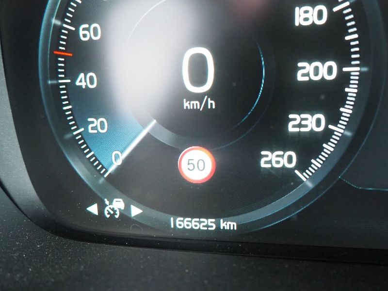 Volvo V90 (2018) D5, 173 kW, AWD, AT - fotka 29 z 46