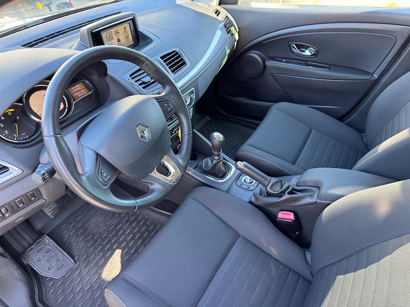 Renault Mégane (2015) Limited 1.5 DCI 81 KW - fotka 9 z 19