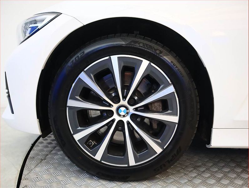 BMW Řada 3 (2020) 330 i, ČR, A/T, Kůže, Serviska - fotka 13 z 16