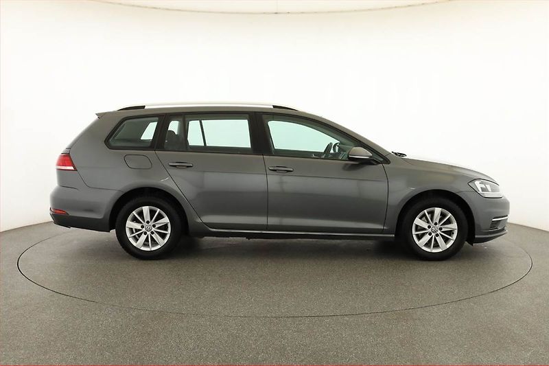 Volkswagen Golf (2018) 1.0 TSI, Tempomat - fotka 6 z 19