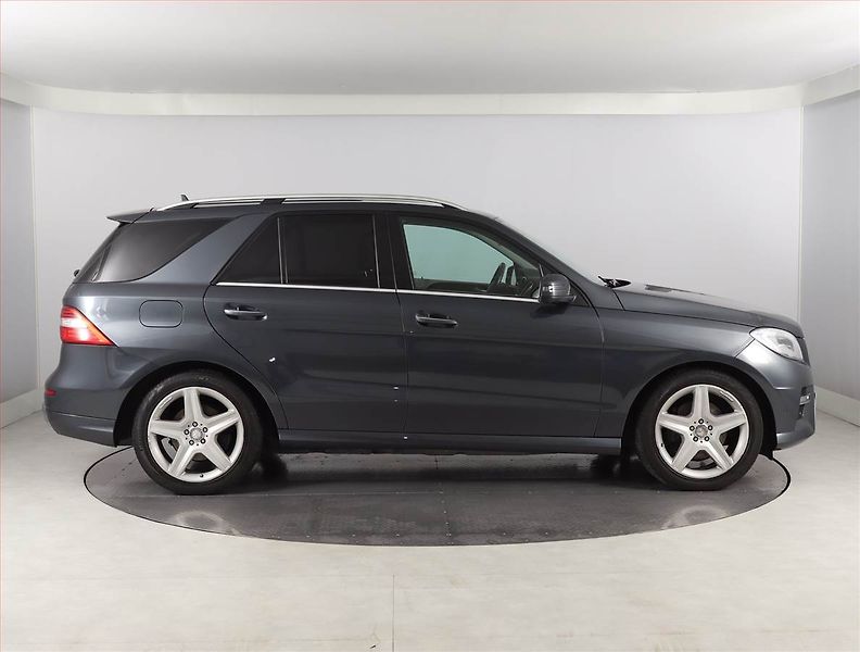 Mercedes-Benz Třídy M (2012) ML 350 BlueTEC, 4X4, Automat - fotka 6 z 27