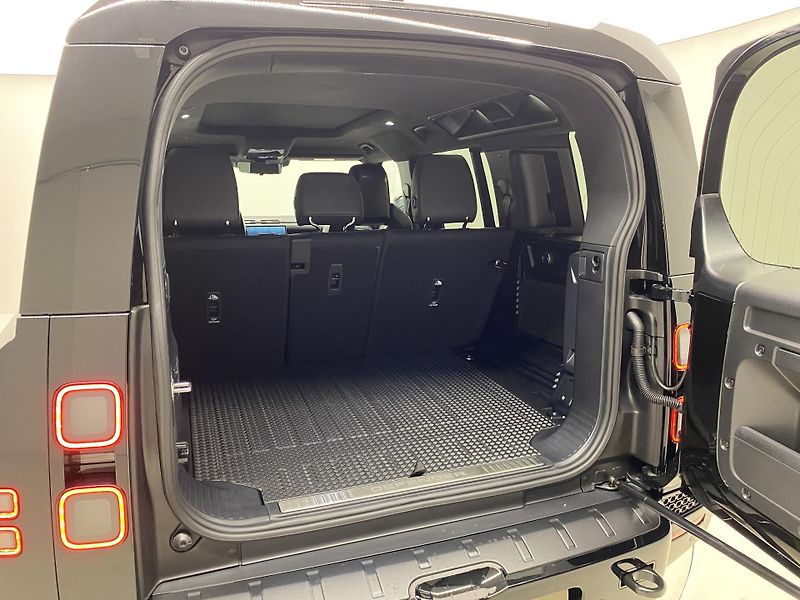 Land Rover Defender (2026) P635 OCTA BLACK AWD - fotka 5 z 74