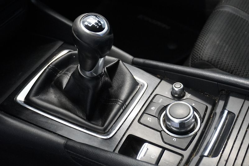 Mazda 3 2,0I SKYACTIV-G - fotka 14 z 25