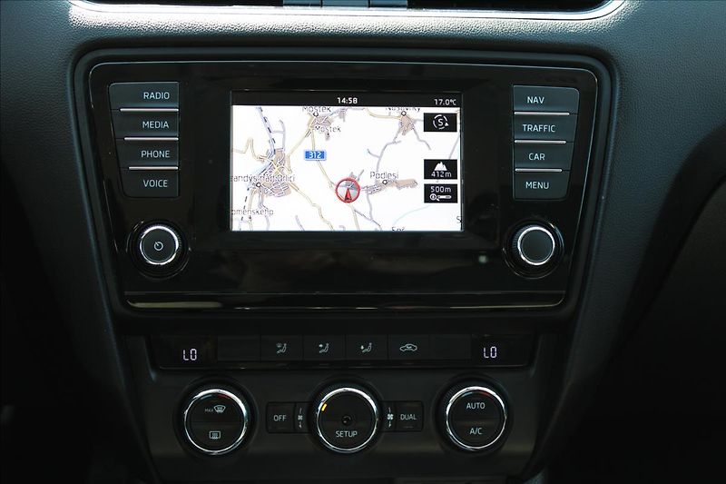 Škoda Octavia 2,0 TDi Ambition, 1.maj, NAVI - fotka 10 z 24