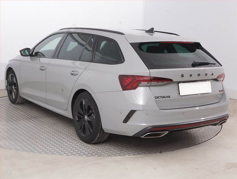 Škoda Octavia (2021) RS 2.0 TSI - fotka 4 z 17
