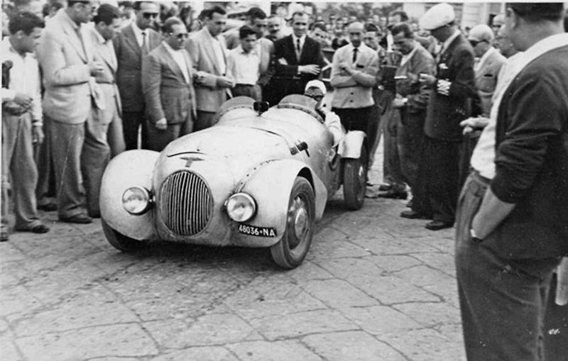 Maria Teresa de Filippis byla první ženou, která kdy řídila vůz Formule 1 při Grand Prix. Motoristický svět ji znal pod přezdívkou Pilotino.